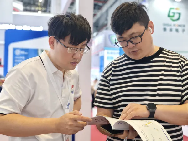Shanshui team and visitors at SNEC PV+ 2026