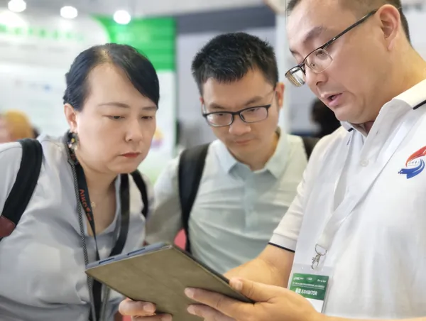 Shanshui team and visitors at SNEC PV+ 2026