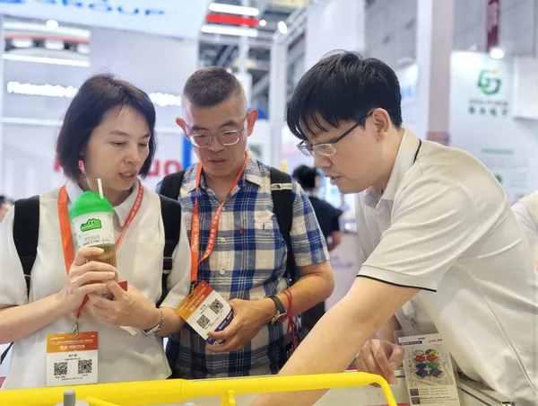 Shanshui team and visitors at SNEC PV+ 2026