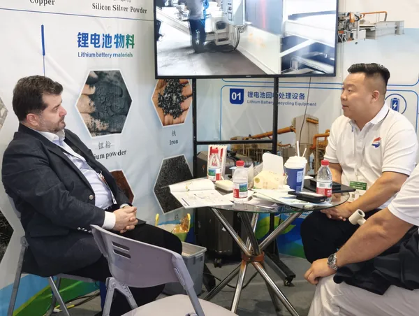 Shanshui team and visitors at SNEC PV+ 2026