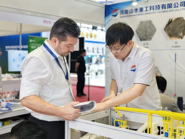 Shanshui team and visitors at SNEC PV+ 2026