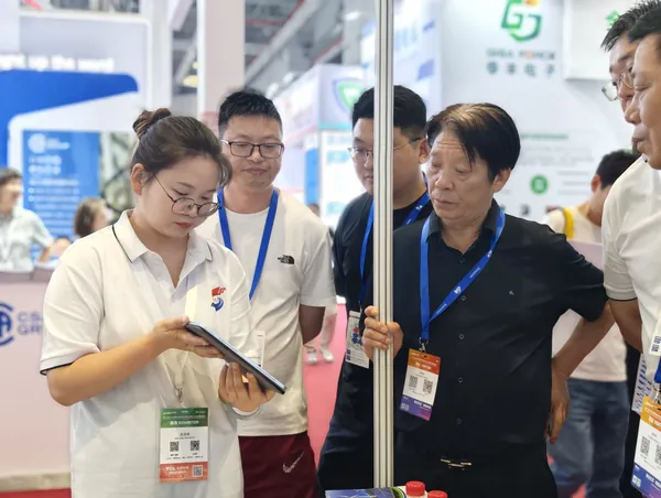 Shanshui team and visitors at SNEC PV+ 2026