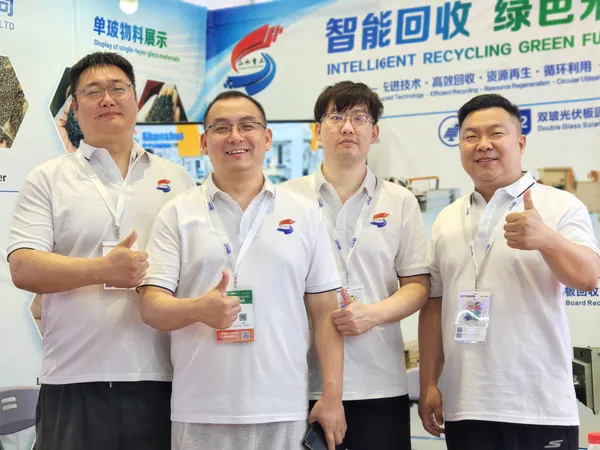 Shanshui team and visitors at SNEC PV+ 2026